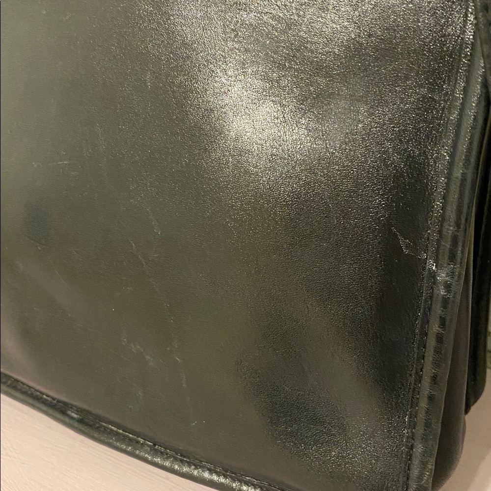 Coach Classic Black Leather Willis Handbag. Good condition. No original strap - Picture 3 of 11